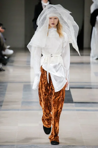 Look 19